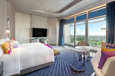Wow Suite, 2 Bedroom Vice Presidential Suite, Bedroom 1: 1 King, Bedroom 2: 2 Queen, Lake view