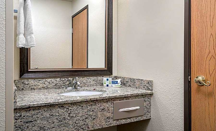 AmericInn by Wyndham Grafton