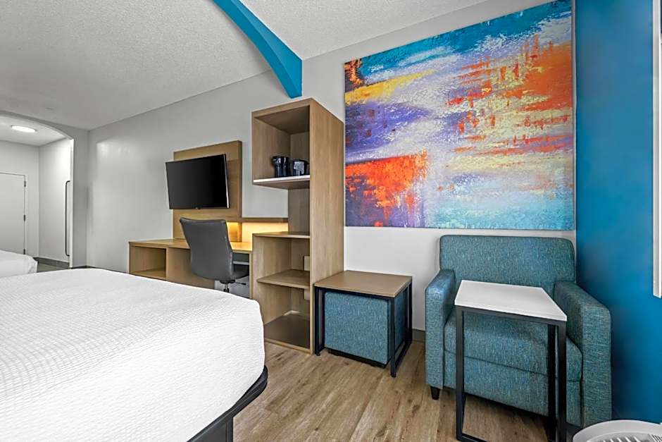 Photo 1 of 7 of Suite