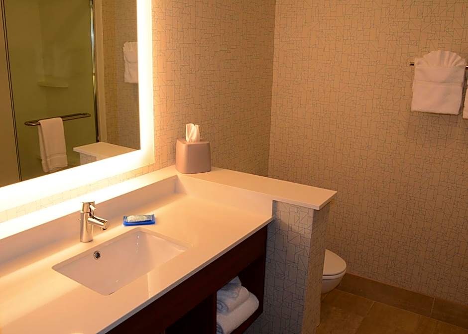 Holiday Inn Express & Suites Pittsburgh - Monroeville By IHG