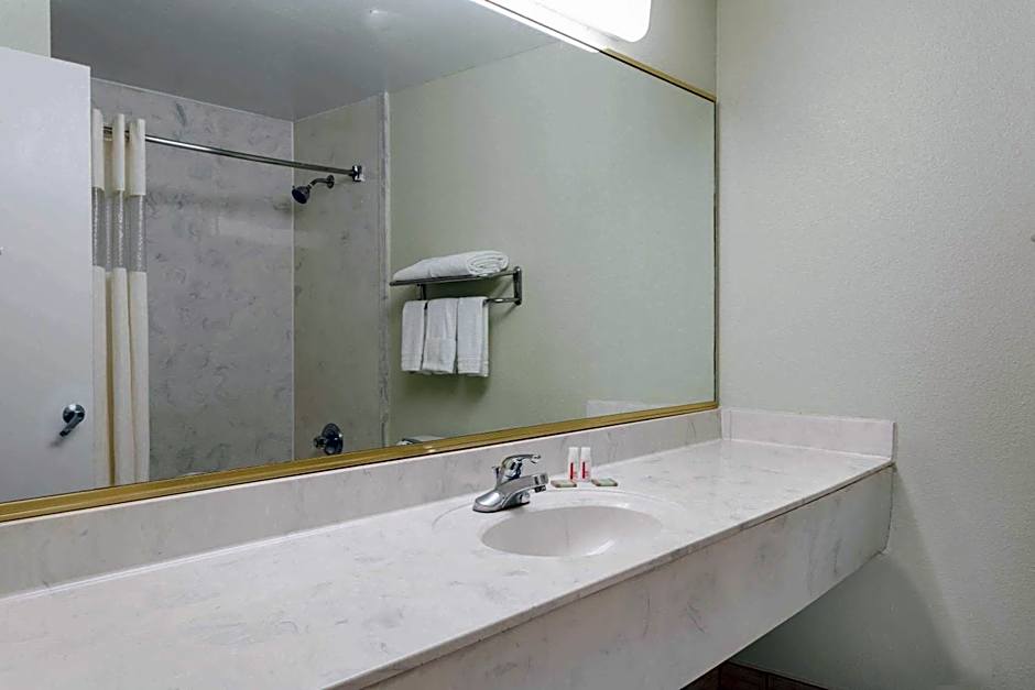 Super 8 by Wyndham Midlothian/Richmond Area