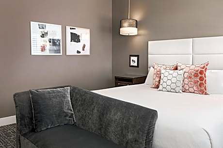 Room, 1 King Bed (Mobility Accessible, Transfer Shower) (1 King Bed)