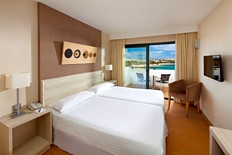 Superior Double or Twin Room with Sea View (2 adults + 1 child)