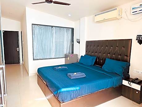 Partial Sea View King Room