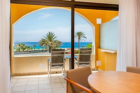 Deluxe Room with Sea View