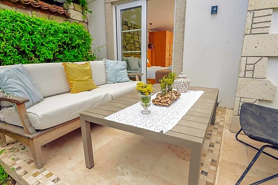 ZEYHOUSE ALACATI