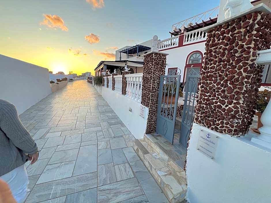 Maryloujohn Villas Oia