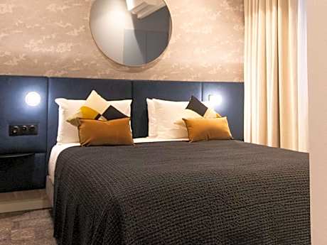 Superior Apartment with One Double Bed and Sofa