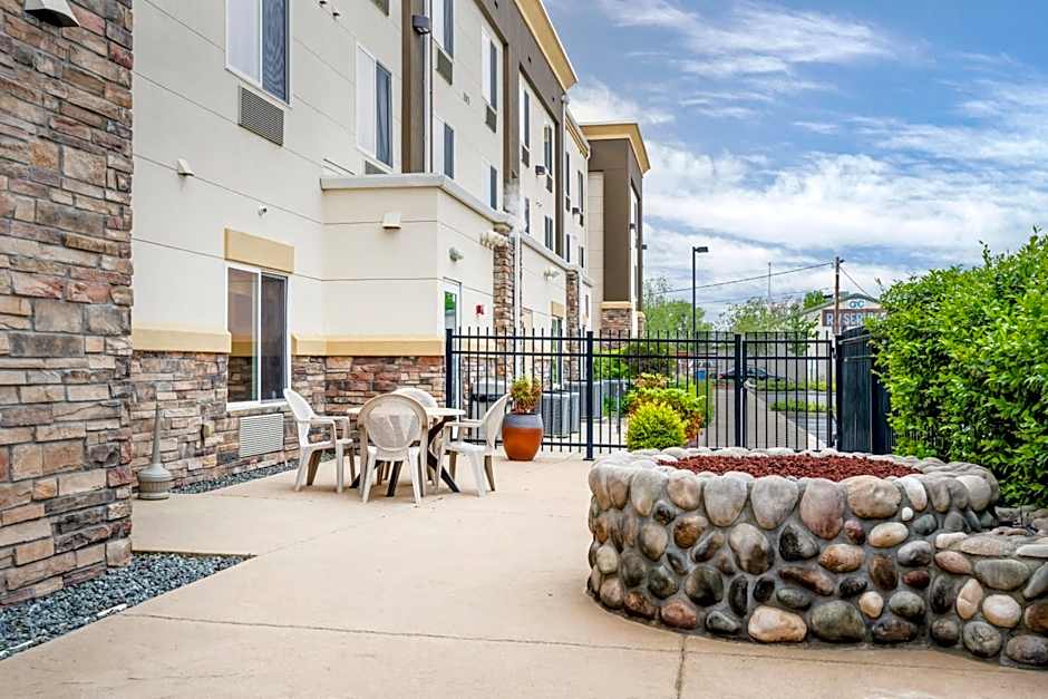 Comfort Suites Redding - Shasta Lake