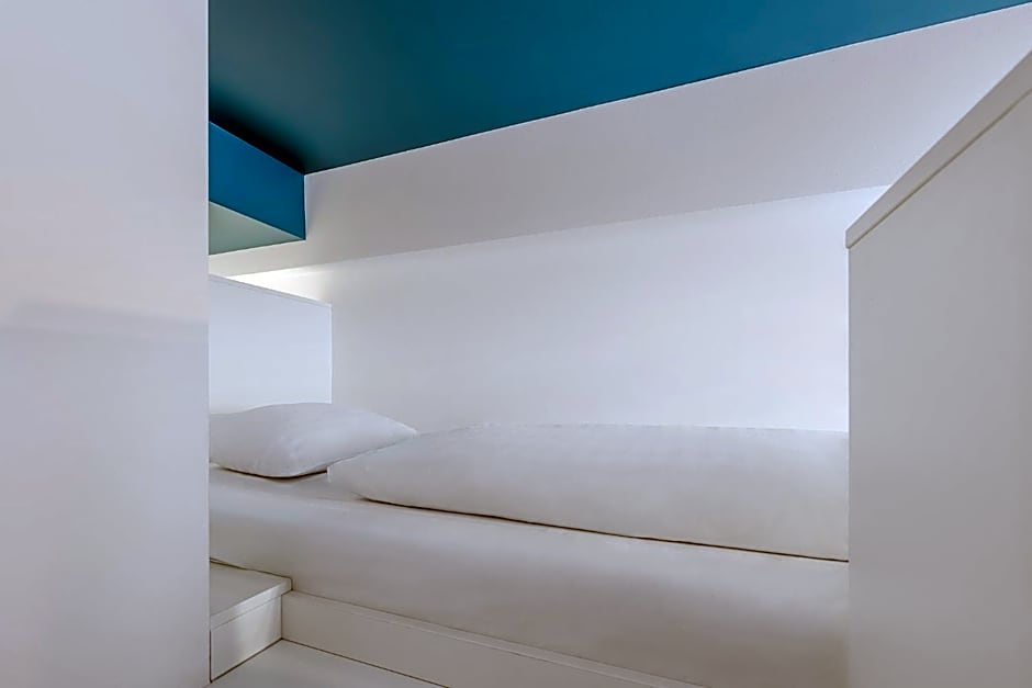 Dean's College Hotel