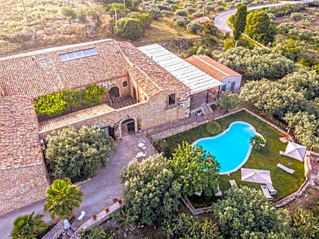 Masseria Fortificata Lo Zafferaneto