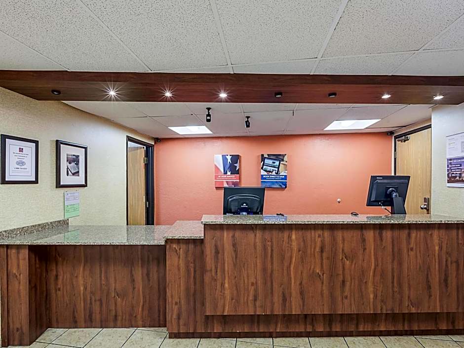 Motel 6-Oak Creek, WI