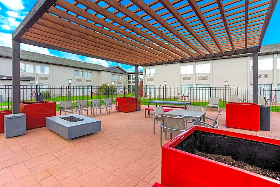 The Clover Hotel, Ascend Hotel Collection