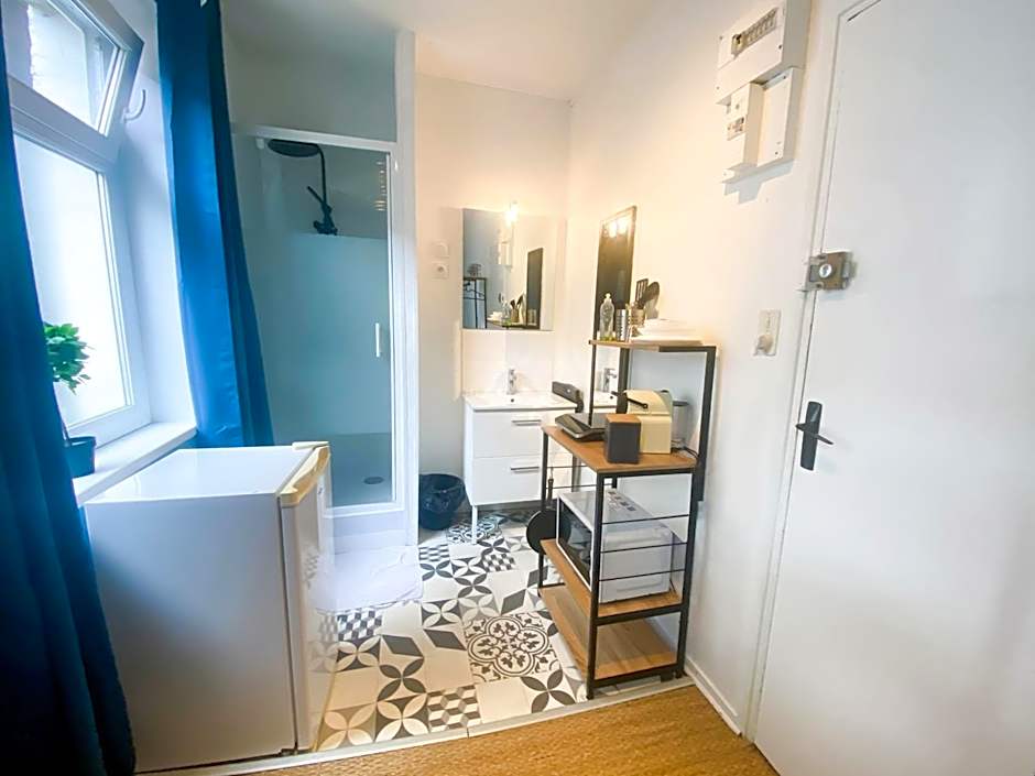 Capstay famars & Netflix