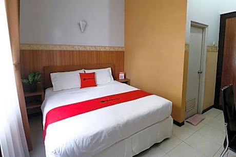 RedDoorz Plus near Undip Tembalang