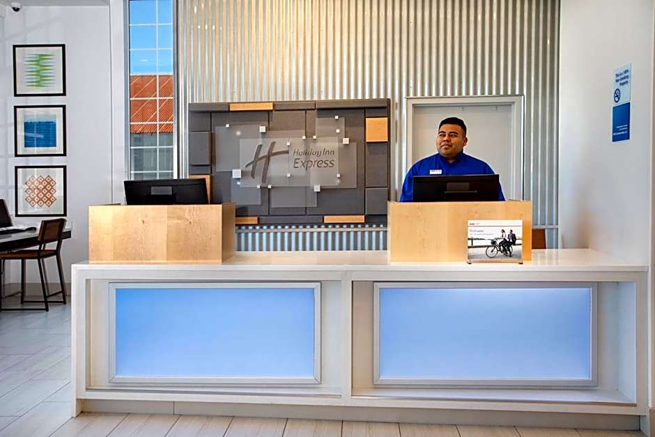 Holiday Inn Express Monterey - Cannery Row By IHG