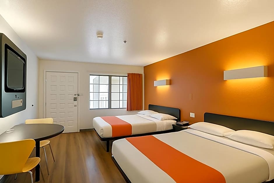 Motel 6-Thousand Oaks, CA