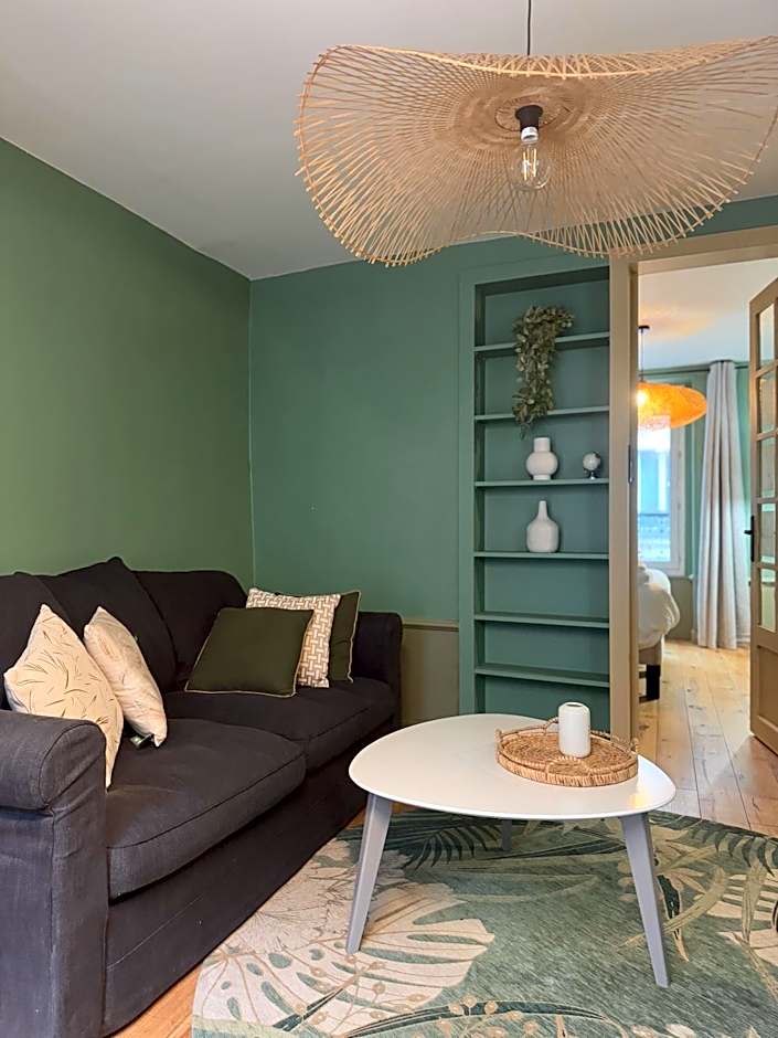 Le Village Montmartre by Hiphophostels