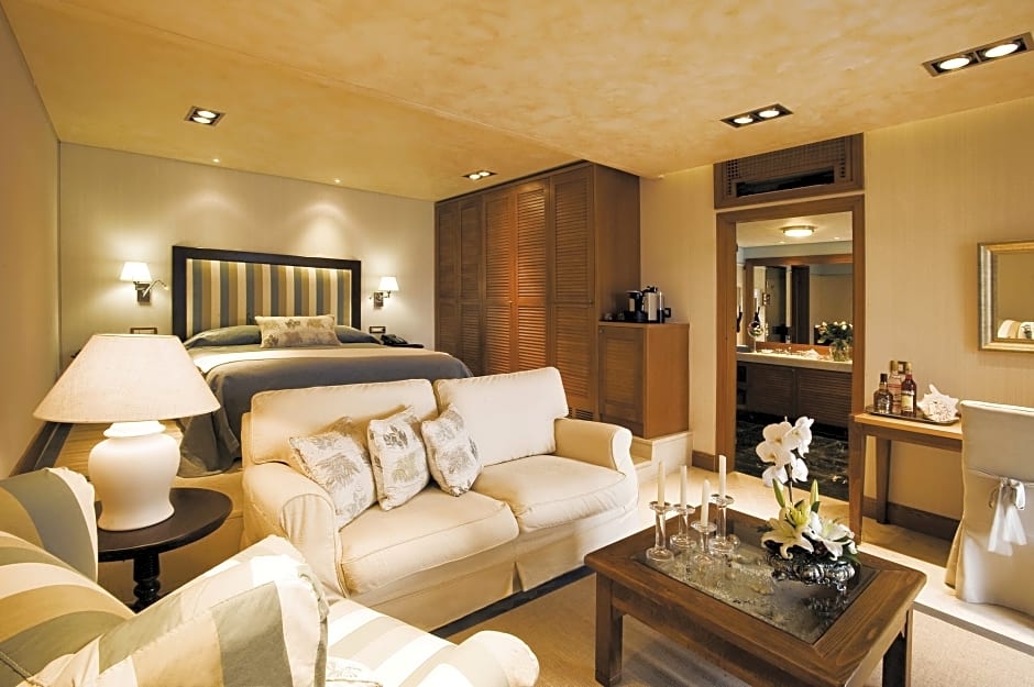 Elounda Beach Hotel & Villas, a Member of the Leading Hotels of the Wo