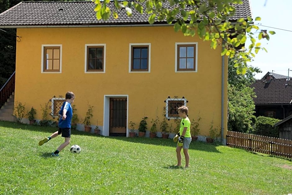 Brunner - Ferienwohnung im Hühnerhotel