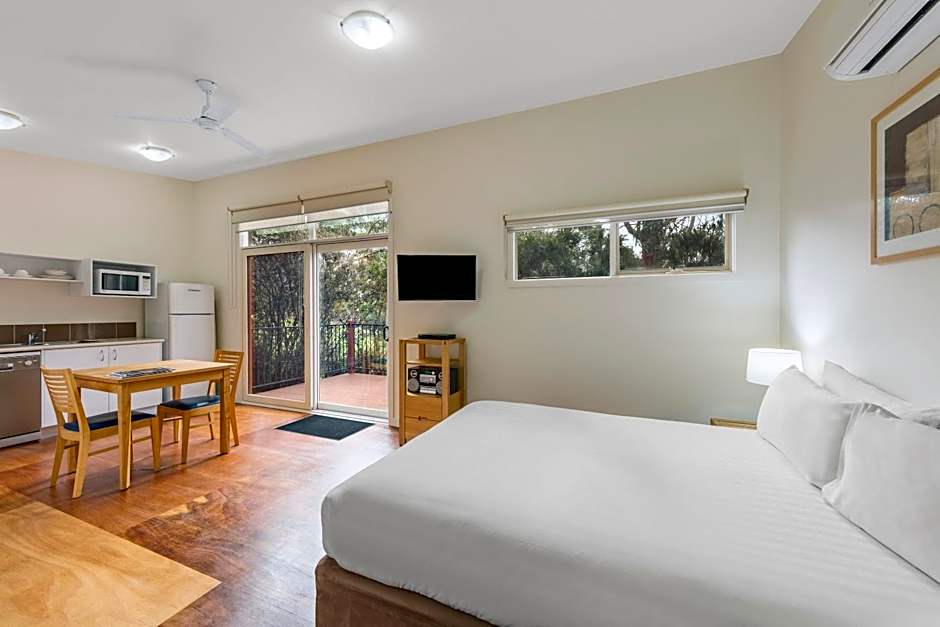 Photo 1 of 4 of Villa Studio, Jetted Tub