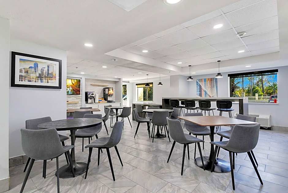 La Quinta Inn & Suites by Wyndham Jacksonville Mandarin