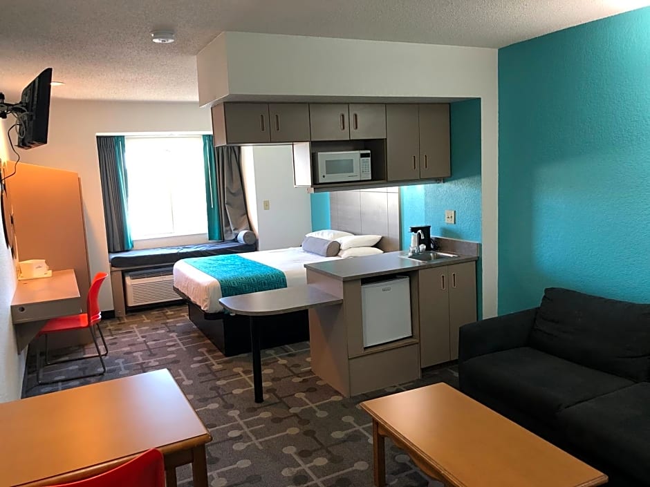Howard Johnson by Wyndham Elk Grove Village - Chicago O'Hare