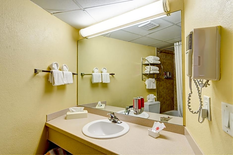 Pelican Pointe Hotel