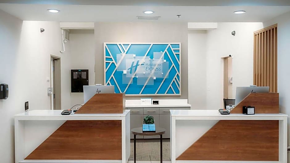 Holiday Inn Express Hotel & Suites Center By IHG