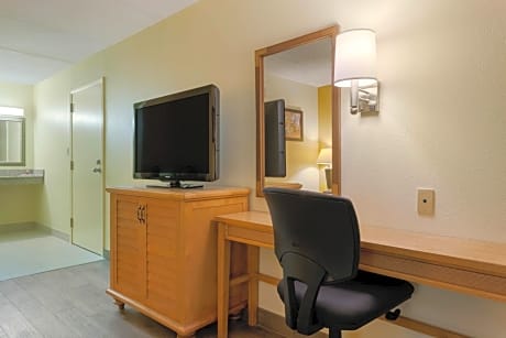 Double Room with Two Double Beds and Accessible Tub - Accessible/Non-Smoking