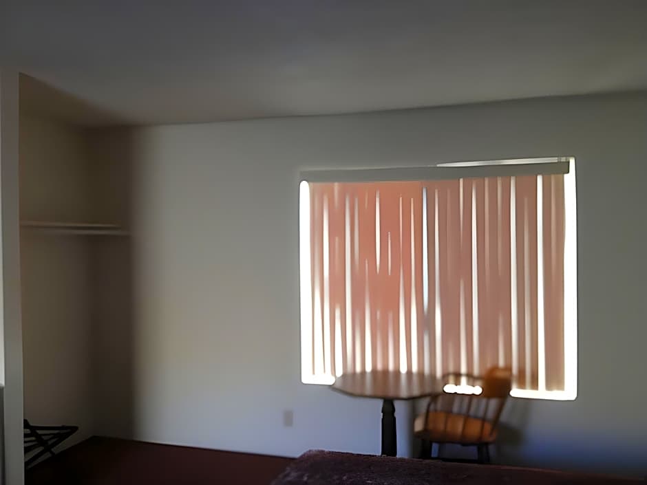 Golden Hills Motel