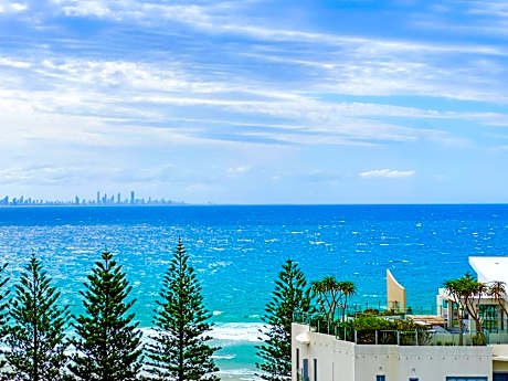 Rainbow Commodore Coolangatta