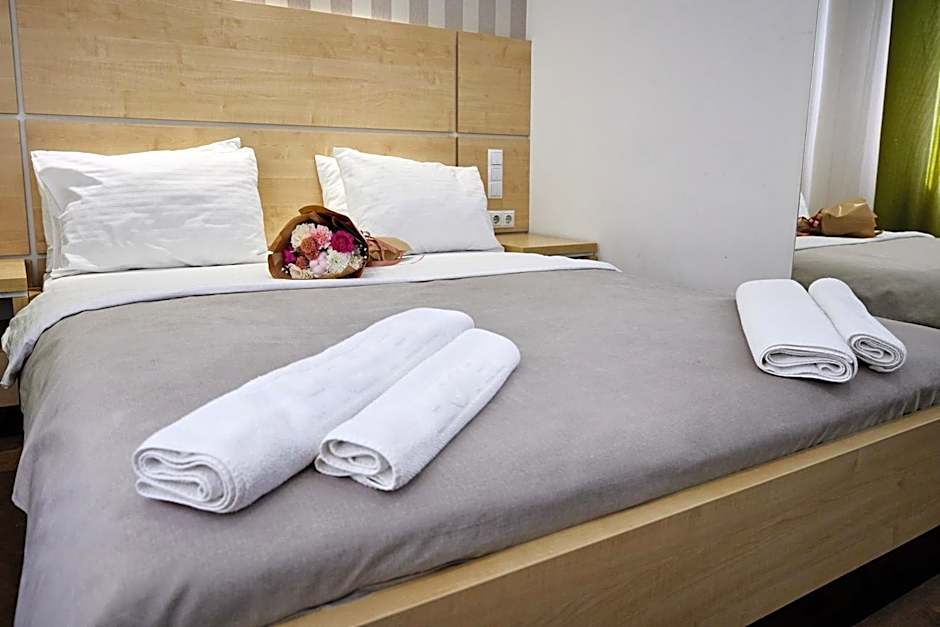 Laurus Motel Airport Tuzla