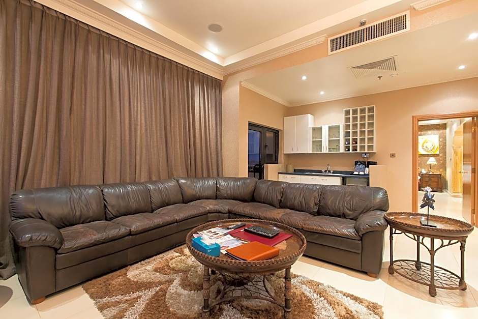 Victoria Crown Plaza Hotel