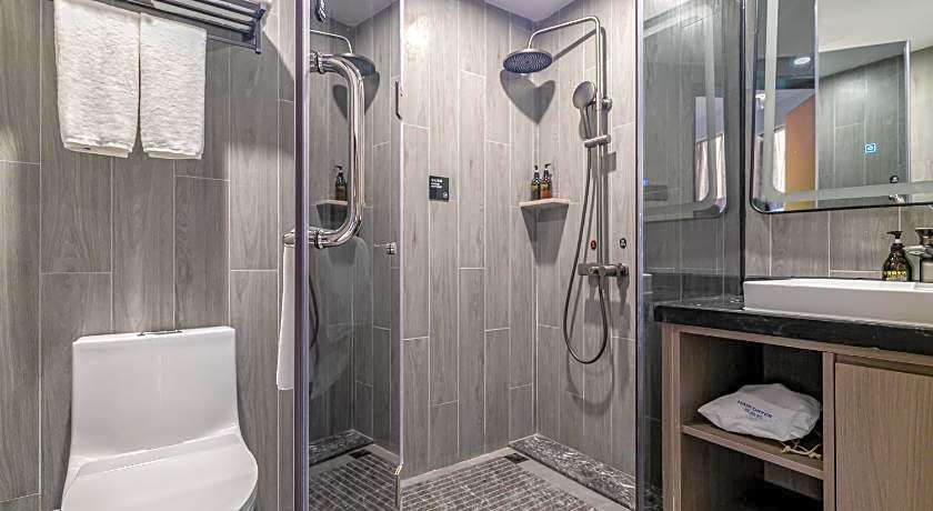 Insail Hotels (Guangyuanxincun Jingtai Pedestrian Street Guangzhou)