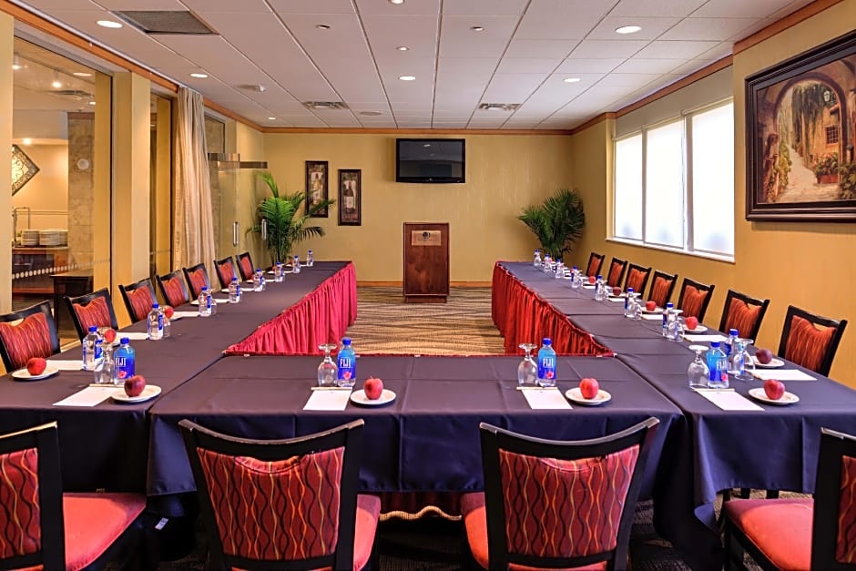 DoubleTree by Hilton Hotel Tampa Airport-Westshore