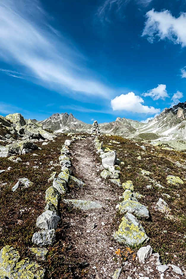 Cabane Bella-Tola
