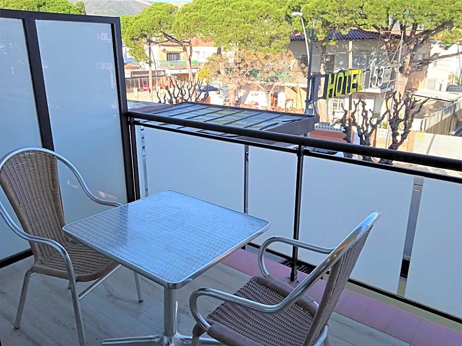 Hotel 153
