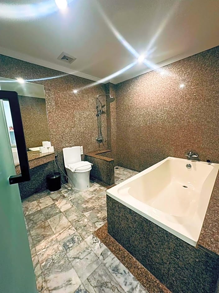 Ocean Pie Phuket - Adult Only