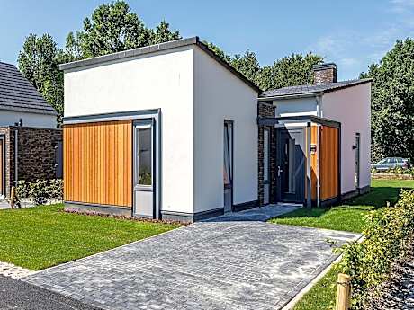 Bungalow in Limburg near Designer Outlet