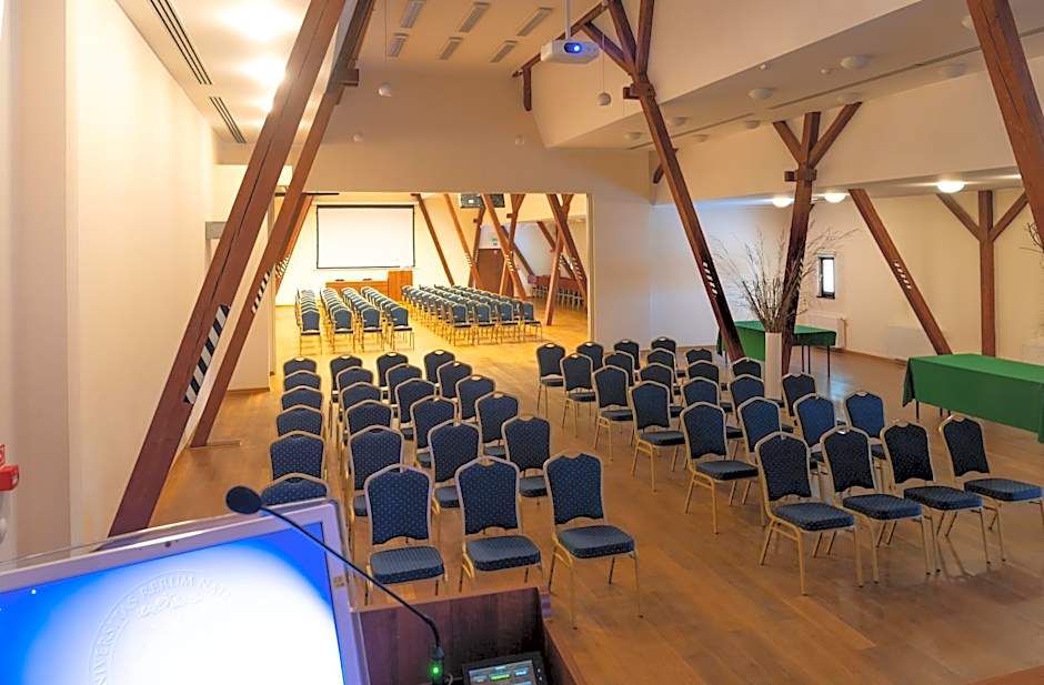 Centrum Edukacyjno-Rozwojowe Wrocław Pawłowice - bezpłatny parking