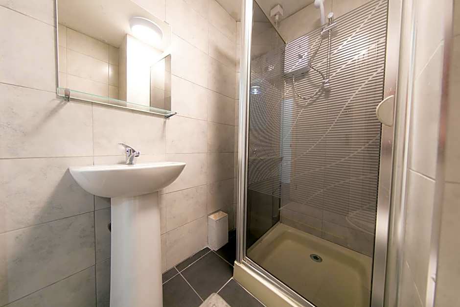 The New Apollo Hotel