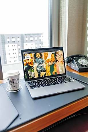 King Room with Bath Tub - Mobility Access