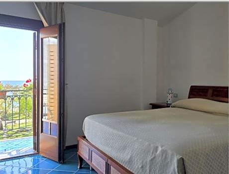 Deluxe Double Room with Shower