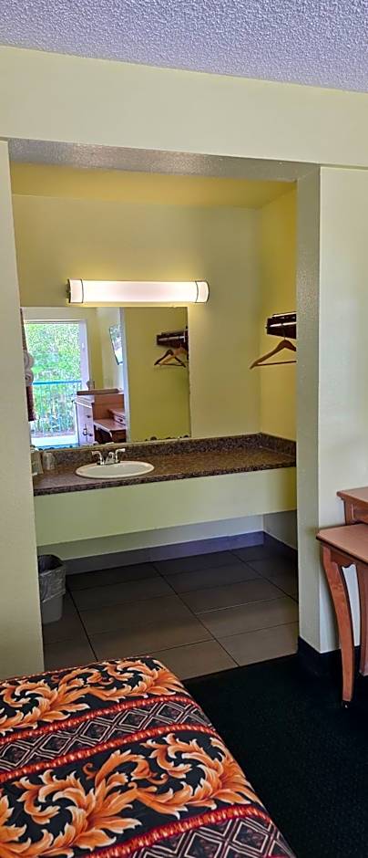 Travelers Inn Gainesville