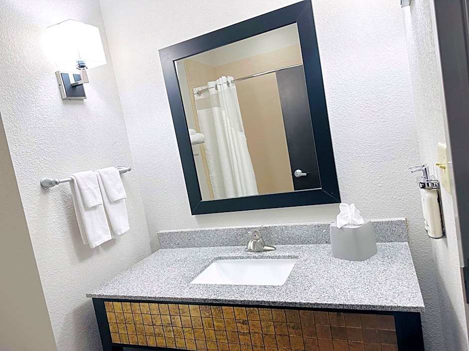 Holiday Inn Express & Suites Houston East - Baytown By IHG