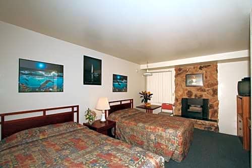 Monterey Fireside Lodge