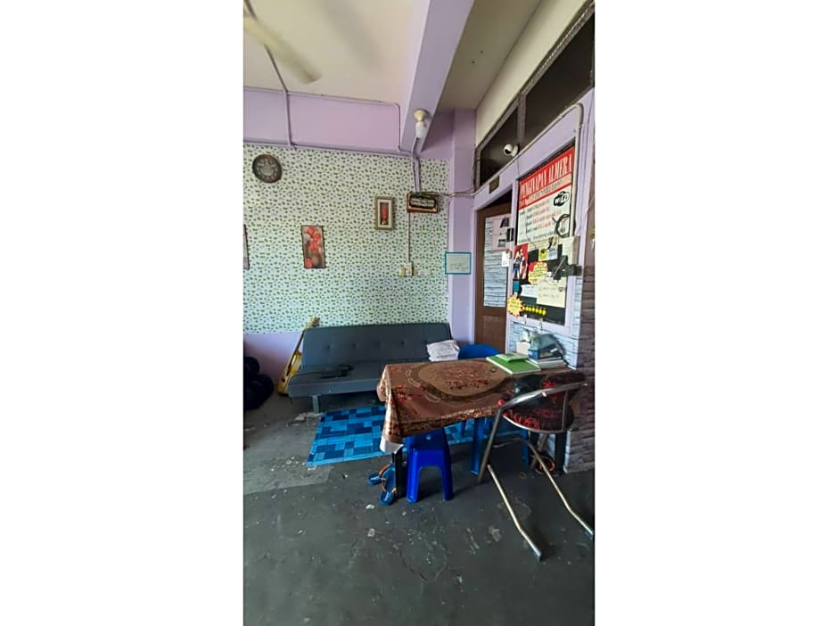 Hotel O Penginapan Almera