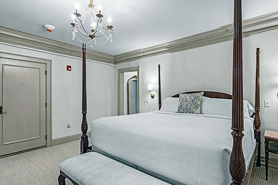 The Davenport Inn