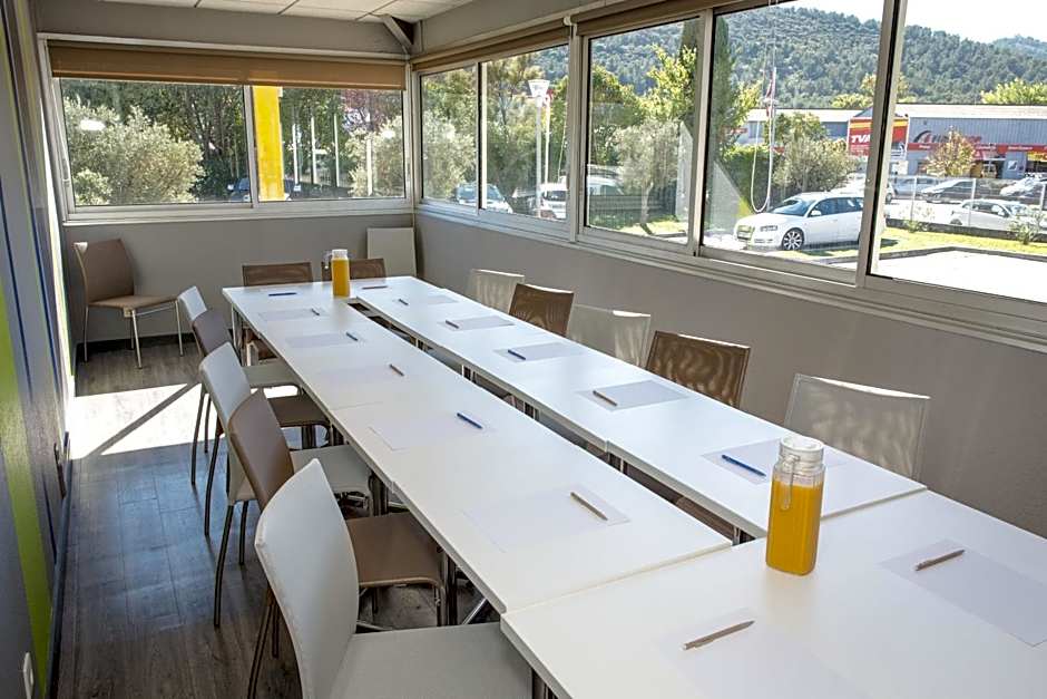 ibis budget Aubagne Paluds Agora